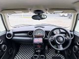 車内も広々としており、落ち着いた配色のインテリアで上質な空間となっております☆