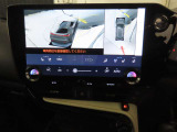 純正ナビ付です。もちろん車両後方を表示するバックガイドモニターが付いていて車庫入れ安心!
