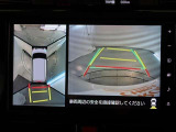 パノラミックビューモニター付きです。車両を上から見たような映像をモニター画面に表示。運転席からの目視では見にくい、車両周辺の状況をリアルタイムでしっかり確認できます。