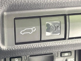 【パワーバックドア】スマートキーや運転席のボタンを押すだけでリアゲートが自動で開閉します!荷物を持っている時や、高い位置にあるバックドアを閉める際に便利な機能です♪