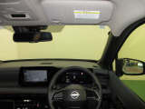 ドライバー目線で、使いやすく安全操作性と良好な視界を実現した運転席です。