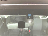 【アイサイトVer3】前方の車両等を検知し、衝突しそうな時は警報で注意を促し、ブレーキを踏む力をサポート。ブレーキを踏めなかった場合は衝突被害軽減ブレーキが作動、衝突回避をサポートします。