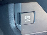スマホや車載アクセサリーの電源確保に便利なアクセサリーソケットを装備。
