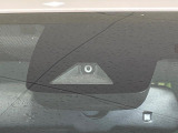 【トヨタセーフティセンス】走行中に前方の車両等を認識し、衝突しそうな時は警報とブレーキで衝突回避と被害軽減をアシスト。より安全にドライブをお楽しみいただけます。