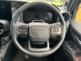 インテリアに合わせたデザインのステアリングは、運転される方のことも考え、運転しやすい形状、大きさです。是非一度、実際に触ってお確かめください。