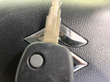 【キーレス】少し離れた場所からでもボタン一つでドアの開錠・施錠ができるのでとっても便利!ドアの鍵穴周りに傷をつけることもありません♪