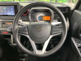 インテリアに合わせたデザインのステアリングは、運転される方のことも考え、運転しやすい形状、大きさです。是非一度、実際に触ってお確かめください。