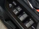 電動格納式ドアミラー・パワーウインドウを装備しています。