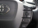 レーダークルーズコントロール作動時に車線維持に必要な運転操作の支援を行う「レーントレーシングアシスト(LTA)」を搭載しています。