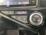 【オートエアコン】一度お好みの温度に設定すれば、車内の温度を検知し風量や温度を自動で調整。暑い&hellip;寒い&hellip;と何度もスイッチ操作をする必要はありません。快適な車内空間には必須の機能ですね♪
