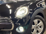 ●LEDヘッドライト:夜間走行時も良好な視界を確保し安心して運転できる高輝度LEDヘッドライトを装備!点灯速度が早く、消費電力も抑えられています。