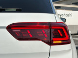 後続車からの視認性に優れるLEDテールランプ。ウィンカーは流れる様に点滅する「ダイナミックターンインジケーター」を装備。