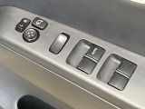【電動格納ミラー】サイドミラーは電動格納式となっており、狭い駐車場でもキズがつくリスクを抑えられます。