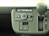 オートエアコンを装備しておりますので、四季を通じて車内を快適な温度に保つことが出来ます!高級感が有りますね!