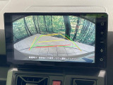 【バックカメラ】駐車時に後方がリアルタイム映像で確認できます。大型商業施設や立体駐車場での駐車時や、夜間のバック時に大活躍!運転スキルに関わらず、今や必須となった装備のひとつです!