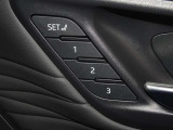 運転席のパワーシートは3名様分までメモリー機能付きです。