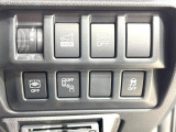 【パワーバックドア】スマートキーや運転席のボタンを押すだけでリアゲートが自動で開閉します!荷物を持っている時や、高い位置にあるバックドアを閉める際に便利な機能です♪