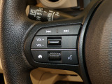【ステアリングリモコン】ステアリングにオーディオ調節可能なスイッチが装備されていますので運転中でも視線をそらさずにオーディオの調節が可能です!
