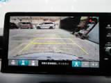 バックカメラの画像です。ガイドラインがスムースな車庫入れをサポートいたします。車庫入れの安心感がアップしますね。