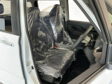 【運転席・助手席】内装ルームクリーニング済みです。しっかり綺麗にしていますので、是非、お確かめください。車に自信があるからこそ、是非一度ご来店頂き内外装も見てもらえると幸いです。