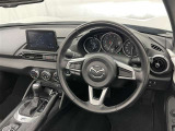 運転席まわりです。 各操作スイッチは使いやすい位置に配置されてます。