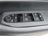 運転席のパワーウインドースイッチ部です。よく触れる場所だからこそ、使用状態があらわれますよね。ぜひこうした所もチェックしてください。