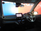 フロントガラスが広く視界が広々としているので、運転がとてもし易いです!