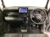 車内は光触媒抗菌消臭施工済です。スタイリッシュなデザインでスポーティなインパネ周りを演出します。グローブボックスやカップホルダーのほかにトレーなどたくさんの収納スペースが付いています。