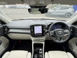 XC40 ウルトラ B4 AWD ダーク エディション サンドデューン 4WD 