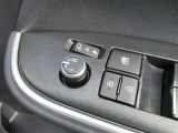駐車時や狭い道でのすれ違い時に気を使うミラー。電動格納式ドアミラーはそんな時に便利です。