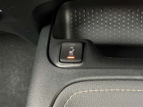 運転席、助手席にはシートヒーターが付いています。最近の冬場は例年よりも寒くなっています。。。シートヒーターがあるとないとじゃ大違い!ぜひお試しあれ!
