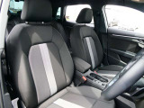 【運転席】デビュークロス(ブラック / シルバー - ブラック / シルバーステッチ)スタンダードシート
