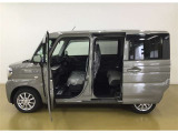 開口部が広く、乗り降りのしやすいお車です
