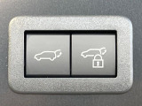 【パワーバックドア】スマートキーや運転席のボタンを押すだけでリアゲートが自動で開閉します!荷物を持っている時や、高い位置にあるバックドアを閉める際に便利な機能です♪