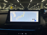 ディスプレイオーディオやカーナビは、現代のドライブにおいて欠かせない装備のひとつです。初めての場所でも迷いにくく、快適なルート案内で運転をサポートします。移動中のエンターテインメント性も高まります。