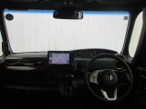 インパネ周りのお写真です。 視界が広く運転がしやすくなっております。