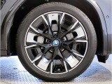 【BMWアロイホイル】軽量かつ強度に拘ったアロイホイル。走行性能ポテンシャルを引き出す設計。車の足元を引き締めてくれる大きなポイントはアロイホイルです。