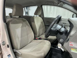 内装工程では、中古車を気持ちよくお乗りいただけるよう清掃しています。ニオイの元となるフロアカーペットまで洗浄・消臭済み?