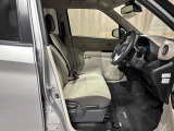 運転席も広々でゆったりとした気分で運転できます♪シートヒーターが付いています☆