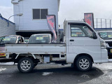 【お店】やはり、画像で見ていただくより現物を見てもらった方が車の良さがわかっていただけると思います!ぜひ、一度足を運んでみてください!スタッフ一同、笑顔でお迎え致します(^^)