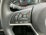 ナビの音量など車両情報を手元で操作できるハンドルスイッチ付き。
