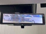 【インテリジェント ルームミラー】車両後方のカメラ映像をミラー面に映し出すので、車内の状況や、天候などに影響されずいつでもクリアな後方視界が得られます!
