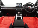 ◆視界広々で非常に運転しやすくロングドライブでも疲れを感じさせないすっきりとまとまったインパネ周りです。