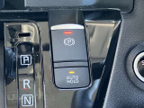 電動パーキングブレーキとオートブレーキホールド機能(信号待ち等でブレーキを踏み続けなくても自動的にブレーキ力がキープされる機能です)