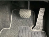 オルガン式採用のアクセルペダル右足の疲れが軽減できます。
