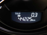 撮影時の走行距離は「44,225Km」になります。