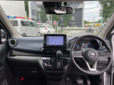 シンプルな運転席回りで操作も楽です