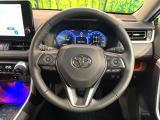 【ステアリングヒーター】冬場に冷たくなりやすい革巻きステアリングを、スイッチ一つで素早く適温に!エアコンよりも早く温まってくれるので、寒い日の運転も快適になりますね♪