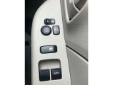 運転席助手席はパワーウィンドウでドアミラーも電動格納機能付きです。