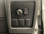 【電動格納ミラー】ドライバーの目線に合わせ、ミラーの上下左右調整が可能です♪